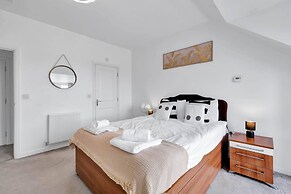 3 Bedroom and 2 Bath House with Balcony