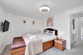 3 Bedroom and 2 Bath House with Balcony