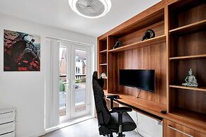 3 Bedroom and 2 Bath House with Balcony