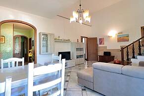 Villa Velisia - Con Ampia Piscina E Campo Da Gioco Privato