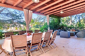 Villa Velisia - Con Ampia Piscina E Campo Da Gioco Privato