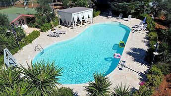 Villa Velisia - Con Ampia Piscina E Campo Da Gioco Privato