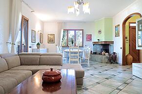 Villa Velisia - Con Ampia Piscina E Campo Da Gioco Privato