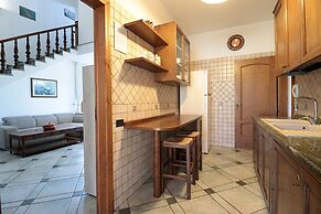 Villa Velisia - Con Ampia Piscina E Campo Da Gioco Privato
