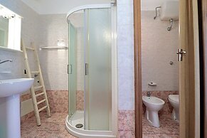 Villa Velisia - Con Ampia Piscina E Campo Da Gioco Privato