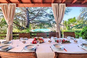 Villa Velisia - Con Ampia Piscina E Campo Da Gioco Privato