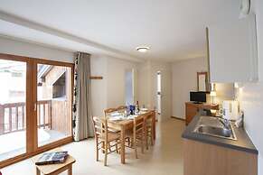 Apartment With 2 Rooms and Balcony