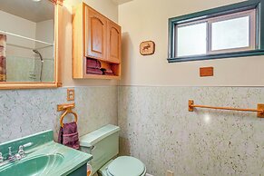 Secluded Cabin w/ Furnished Deck in Scenic Pinetop