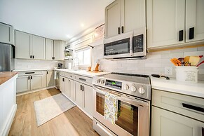 2 Mi to Lake Erie: Westfield Retreat w/ Deck!