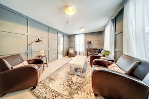 2 Mi to Lake Erie: Westfield Retreat w/ Deck!