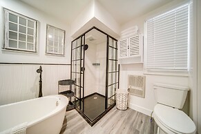 2 Mi to Lake Erie: Westfield Retreat w/ Deck!