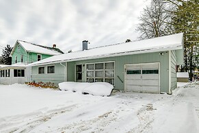 4 Mi to Dtwn: Pet-friendly Home in Utica