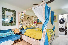 3 Mi to Vinoy Park: St Petersburg Gem w/ Patio!