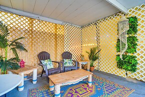 3 Mi to Vinoy Park: St Petersburg Gem w/ Patio!