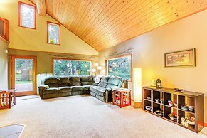 11 Mi to Olympic National Park: Home w/ Deck!