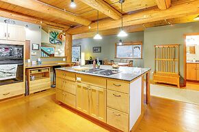 11 Mi to Olympic National Park: Home w/ Deck!