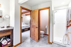 11 Mi to Olympic National Park: Home w/ Deck!