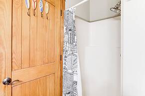 11 Mi to Olympic National Park: Home w/ Deck!