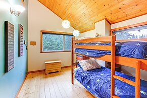 11 Mi to Olympic National Park: Home w/ Deck!