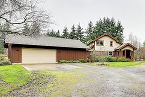 11 Mi to Olympic National Park: Home w/ Deck!