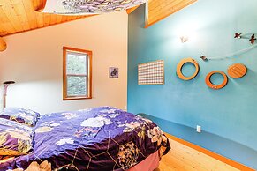 11 Mi to Olympic National Park: Home w/ Deck!