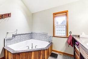 11 Mi to Olympic National Park: Home w/ Deck!