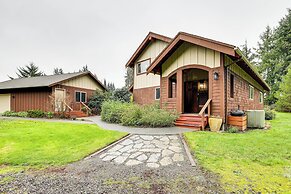 11 Mi to Olympic National Park: Home w/ Deck!