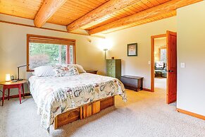 11 Mi to Olympic National Park: Home w/ Deck!