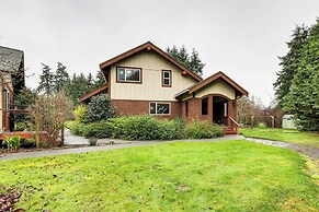 11 Mi to Olympic National Park: Home w/ Deck!