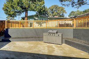 2 Mi to Beach: Home w/ Patio in Del Rey Oaks!