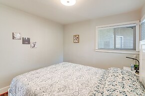 2 Mi to Beach: Home w/ Patio in Del Rey Oaks!