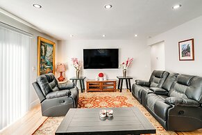 2 Mi to Beach: Home w/ Patio in Del Rey Oaks!