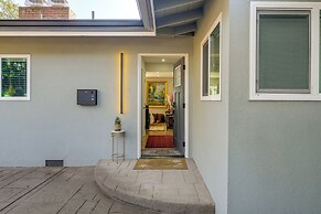 2 Mi to Beach: Home w/ Patio in Del Rey Oaks!