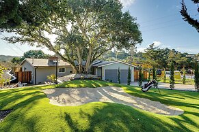 2 Mi to Beach: Home w/ Patio in Del Rey Oaks!