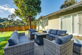 2 Mi to Beach: Home w/ Patio in Del Rey Oaks!