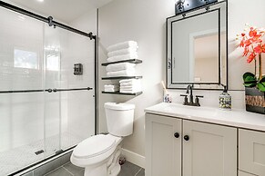 2 Mi to Beach: Home w/ Patio in Del Rey Oaks!