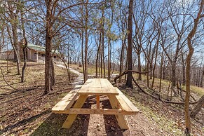 5 Mi to Beaver Lake: Family Cabin w/ Game Room