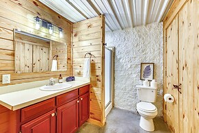5 Mi to Beaver Lake: Family Cabin w/ Game Room