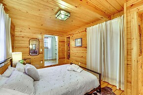 5 Mi to Beaver Lake: Family Cabin w/ Game Room
