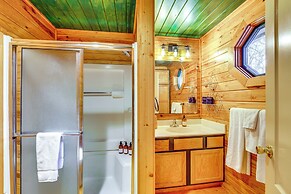 5 Mi to Beaver Lake: Family Cabin w/ Game Room