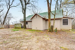 5 Mi to Beaver Lake: Family Cabin w/ Game Room