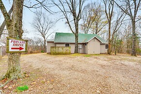 5 Mi to Beaver Lake: Family Cabin w/ Game Room