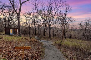 5 Mi to Beaver Lake: Family Cabin w/ Game Room