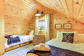5 Mi to Beaver Lake: Family Cabin w/ Game Room