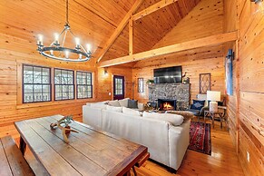5 Mi to Beaver Lake: Family Cabin w/ Game Room