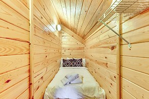 5 Mi to Beaver Lake: Family Cabin w/ Game Room