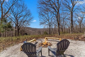 5 Mi to Beaver Lake: Family Cabin w/ Game Room