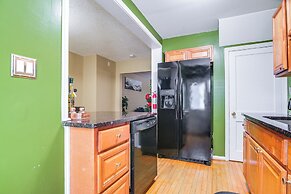 11 Mi to Downtown Baltimore: Middle River Townhome