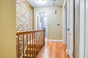 11 Mi to Downtown Baltimore: Middle River Townhome