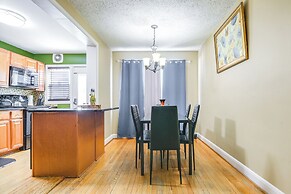 11 Mi to Downtown Baltimore: Middle River Townhome